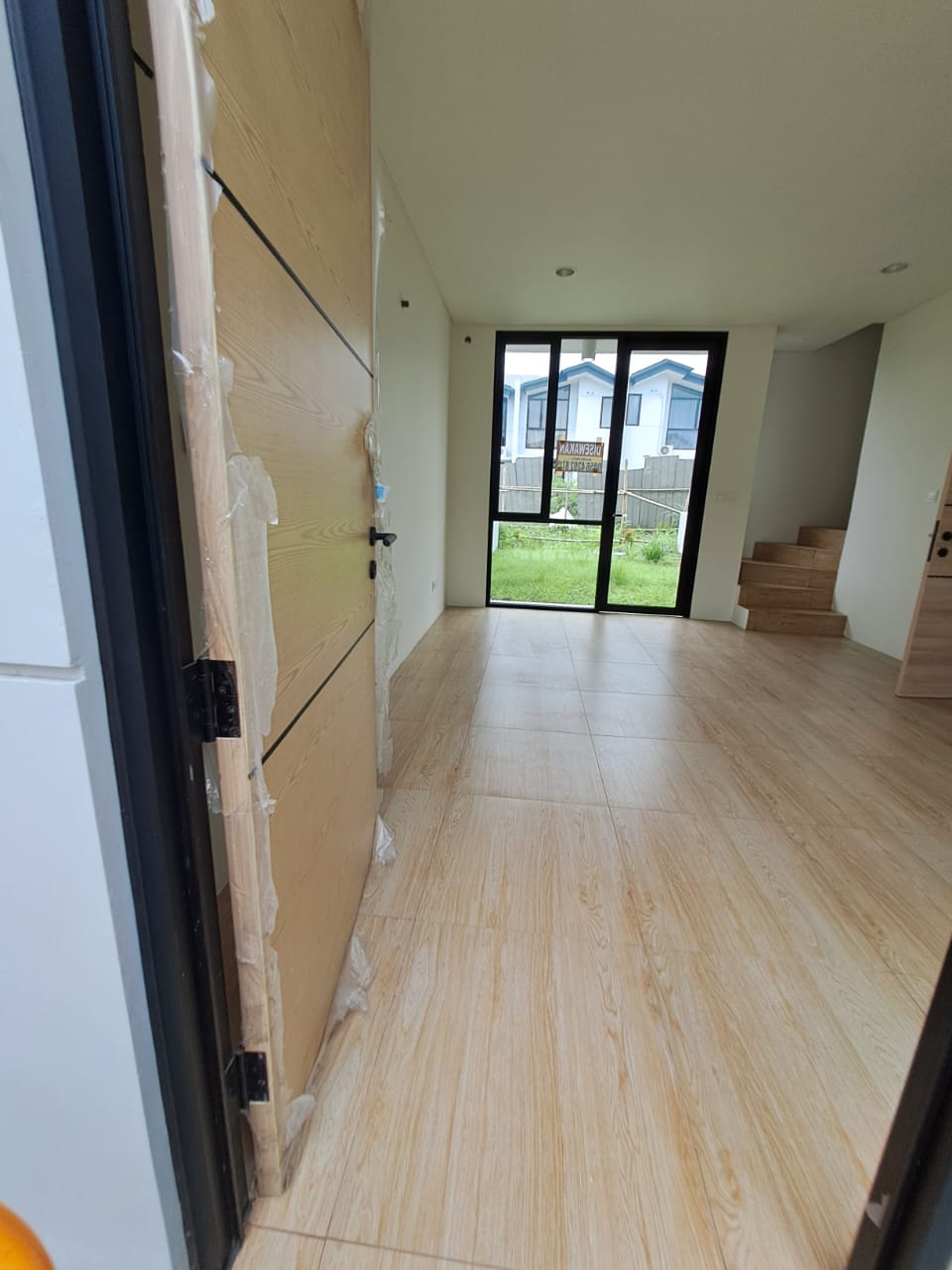 Rumah Disewakan di Cluster Uptown Lippo Cikarang